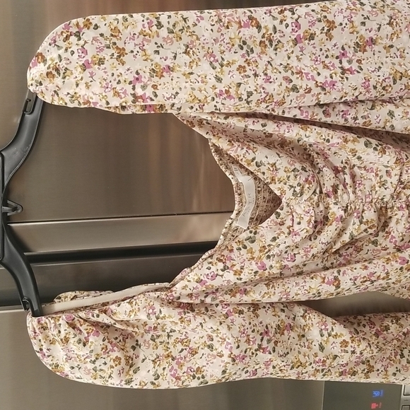 💕ASTR THE LABEL💕 Smocked Floral Print Top ~ Taupe Pink Floral Large L NWT - Picture 7 of 11